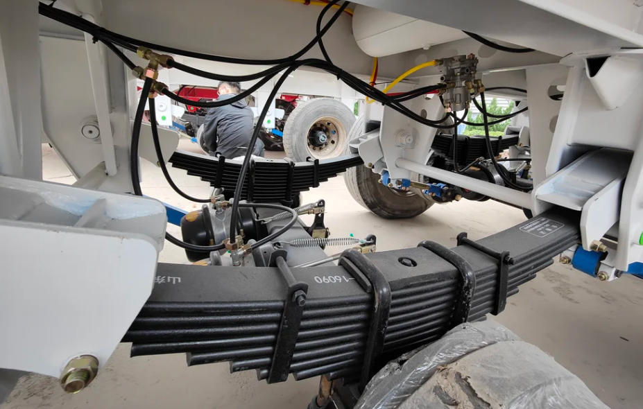 What Are the Essential Parts of a Tipper Truck?